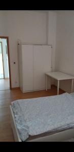 Ένα ή περισσότερα κρεβάτια σε δωμάτιο στο Monteurwohnung bei Nina 2OGL