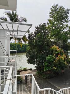 Балкон или терраса в Retreat Rivera where Serenity Meets the River