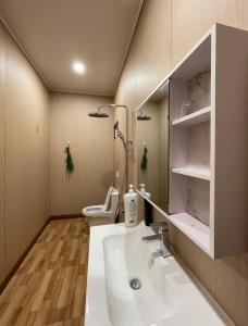 Ένα μπάνιο στο Melalueca homestay