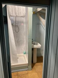 Et badeværelse på Walsingham Bakehouse + 44 billeder