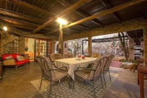 Χώρος καθιστικού στο Panthera Lodge