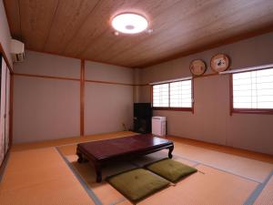 a room with a table in the middle of a room at 旅館紀の国 in Kaino