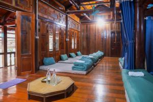 a room with a row of beds and a table at San's House in Hữu Lũng