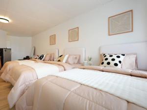 En eller flere senge i et værelse på 3 Beds,WiFi,Washing Machine,IMPACT Arena at T9 + 9 billeder