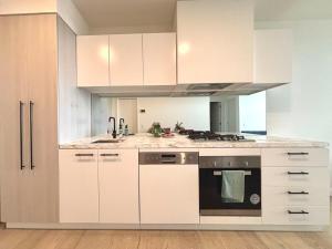 Кухня или мини-кухня в M-City Comfort Den near Monash & Hospital
