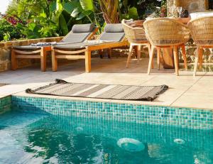 Πισίνα στο ή κοντά στο Gialova Hills - Luxury Villa with Private Pool, Garden & Seaview