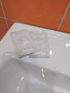 Et badeværelse på Уютная однокомнатная квартира в тихом районе