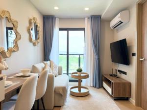 Μια τηλεόραση ή/και κέντρο ψυχαγωγίας στο Gloria's Laguna Suite