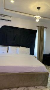 Postel nebo postele na pokoji v ubytování Precious Service Apartment Home