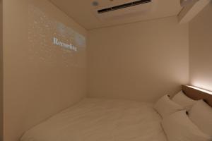 a small room with a bed and a sign on the wall at 이루다스테이 호텔 고척돔점 in Seoul +145 photos
