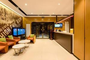 Μια τηλεόραση ή/και κέντρο ψυχαγωγίας στο IU Hotel Tianjin Xiqing Zhong Bei Zhen Branch