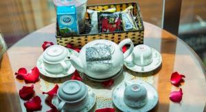 Příslušenství pro přípravu čaje a kávy v ubytování Phuong Linh Hotel