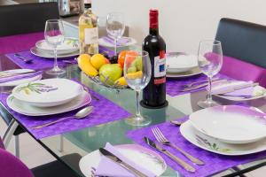 Nápoje v ubytování Marsascala 2 Bedroom Apartment close to Beach! HPI 6768