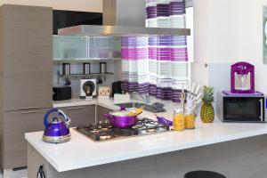 Kuchyň nebo kuchyňský kout v ubytování Marsascala 2 Bedroom Apartment close to Beach! HPI 6768