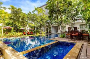 Πισίνα στο ή κοντά στο Angkor Serinity Hotel Siem Reap