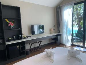 TV a/nebo společenská místnost v ubytování Sangtawan Resort