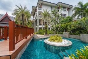 Πισίνα στο ή κοντά στο Elegant Beachfront 3BR Condo at Pearl of Naithon