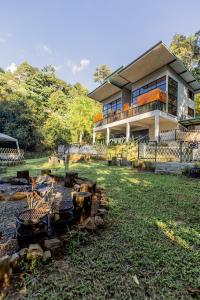 Κήπος έξω από το Zip house camping