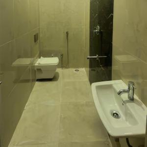 Et badeværelse på Ummed Villa 3 Room Private Villa with Pool