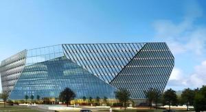 ein großes Glasgebäude mit pyramidenförmigem Dach in der Unterkunft Dusit D2 Binhu Changzhou Hotel in Changzhou