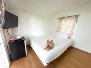 Postel nebo postele na pokoji v ubytování Merlin Hut & Farm