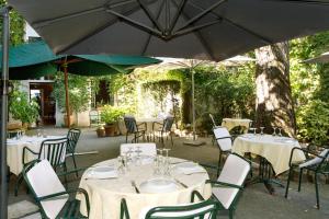 Zahrada ubytování Logis Hôtels - Hôtel Restaurant du Midi