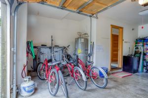a group of bikes parked in a garage at BeachLovers Getaway in Pacific City