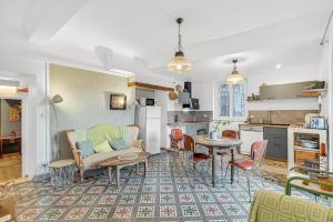 Η κουζίνα ή μικρή κουζίνα στο Maison La Placette, Plan D'eau