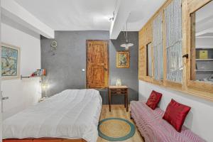 Ένα ή περισσότερα κρεβάτια σε δωμάτιο στο Maison La Placette, Plan D'eau