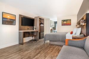 Μια τηλεόραση ή/και κέντρο ψυχαγωγίας στο Key West Inn - Fairhope