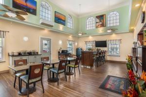 Η κουζίνα ή μικρή κουζίνα στο Key West Inn - Fairhope
