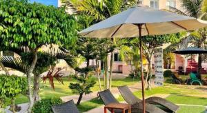 Κήπος έξω από το Coco Mango's Place