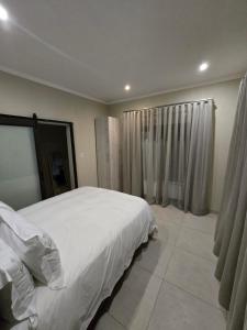 Ένα ή περισσότερα κρεβάτια σε δωμάτιο στο Bona Kgole Private Game Lodge, Mabalingwe +27 φωτογραφίες