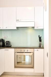 Η κουζίνα ή μικρή κουζίνα στο SkyView-Atheneu-Sala Palatului