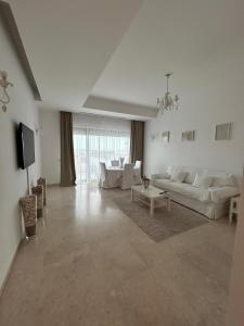 Μια τηλεόραση ή/και κέντρο ψυχαγωγίας στο SkyView-Atheneu-Sala Palatului