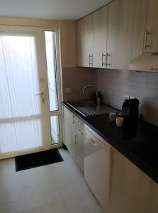 Η κουζίνα ή μικρή κουζίνα στο La Perle de l'Océan - Piscine