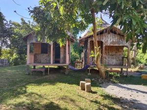 En have udenfor The Last Resort + 11 billeder