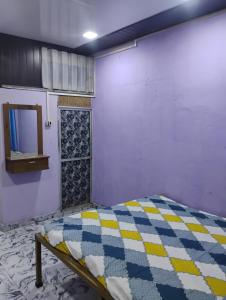 Ένα ή περισσότερα κρεβάτια σε δωμάτιο στο Shri samarth krupa home stay