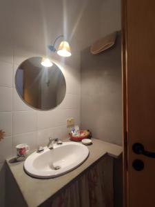 Ένα μπάνιο στο Villa Ada +36 φωτογραφίες