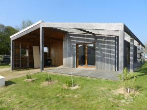 Το κτήριο όπου στεγάζεται  η παραθεριστική κατοικία