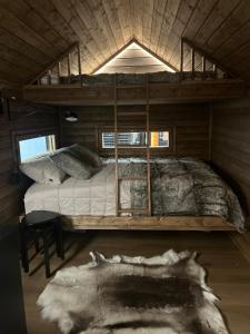 Postel nebo postele na pokoji v ubytování Arctic circle cabin 3