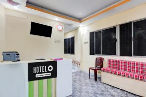 Un televizor și/sau centru de divertisment la Hotel O Cooum Riverview Chennai Formerly Nimalan Residency