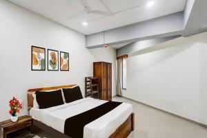 Ένα ή περισσότερα κρεβάτια σε δωμάτιο στο Super Collection O Sabarmati River Gandhinagar Formerly Hotel Royal Park