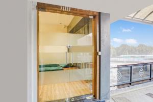 Μπαλκόνι ή βεράντα στο Super Collection O Sabarmati River Gandhinagar Formerly Hotel Royal Park +24 φωτογραφίες