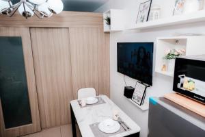 TV a/nebo společenská místnost v ubytování Staycation near Moa new room