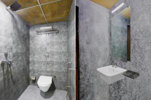 um banheiro com vaso sanitário e pia em Super Townhouse Andheri Sakinaka Metro Formerly Hotel Amour em Mumbai mais 25 fotografias