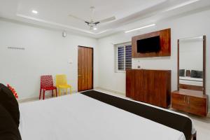 Ένα ή περισσότερα κρεβάτια σε δωμάτιο στο Collection O Mini Bypass Nellore Road Formerly AMR Guest Inn +24 φωτογραφίες