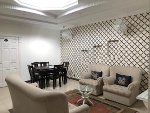 Χώρος καθιστικού στο Bahria Luxe Residence Phase 5