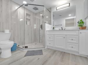 Et badeværelse på Arcadia Family House