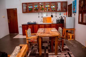 Kuchyň nebo kuchyňský kout v ubytování Kay's place Trainhouse apartments + 147 fotografií